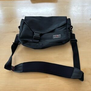 Tom Bihn Medium Cafe Bag Crossbody Made in USA black with gray lining